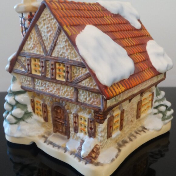 Hawthorne Collections Hummel Bavarian Christmas Village "Village Bakery" Lighted - Picture 3 of 11